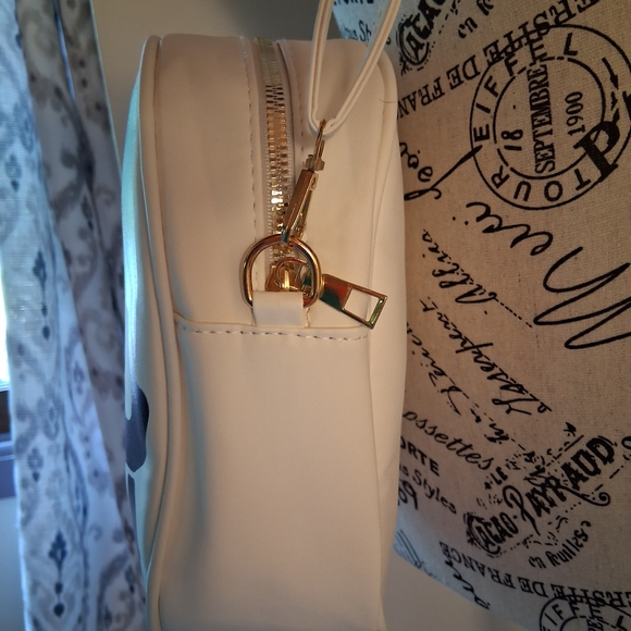 Skull Print Crossbody Bag - Picture 4 of 8